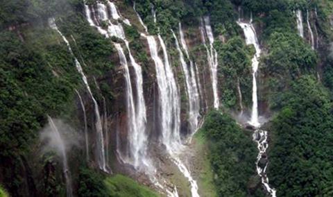 Nohsngithiang Falls