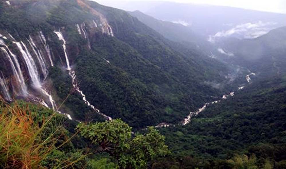 Nohsngithiang Falls